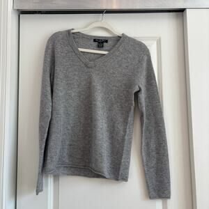 Olivia and Grace 100% Cashmere Gray Long Sleeve Sweater Sz L Essential